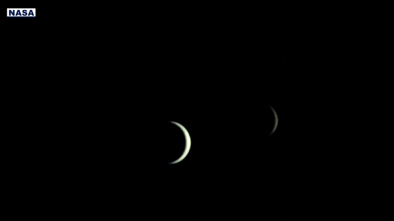 Spacecraft captures Earth, moon en route to Mars