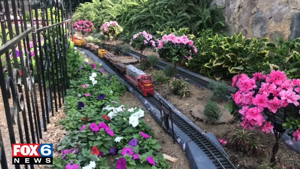 Kramp Visits The Domes Miniature Garden Train Show