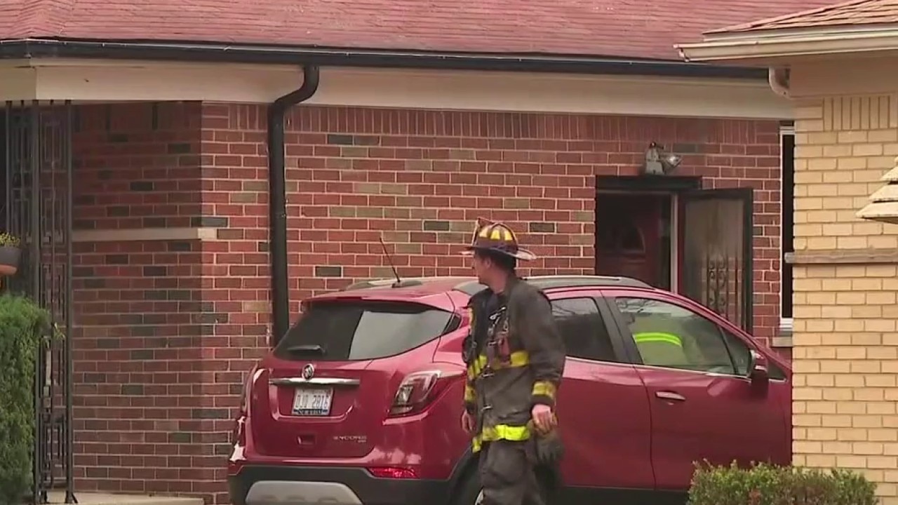 Good Samaritans help rescue woman from Detroit house fire