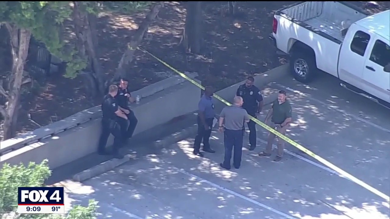 Suspect shot by armed witness at Cedar Hill bank