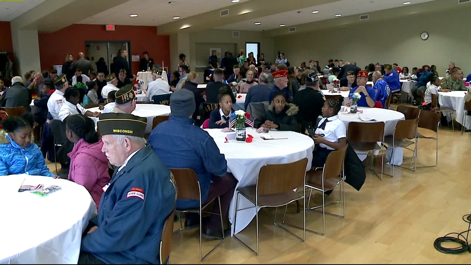 Vets receive free lunch