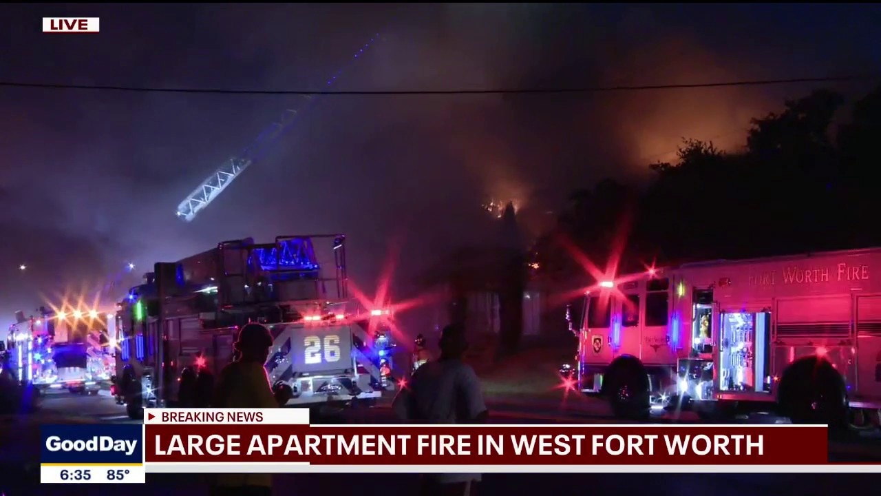 Apartment fire burns near I-30 in Fort Worth