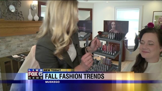 Corinne Ranci shows Laura how to get a vintage makeup look