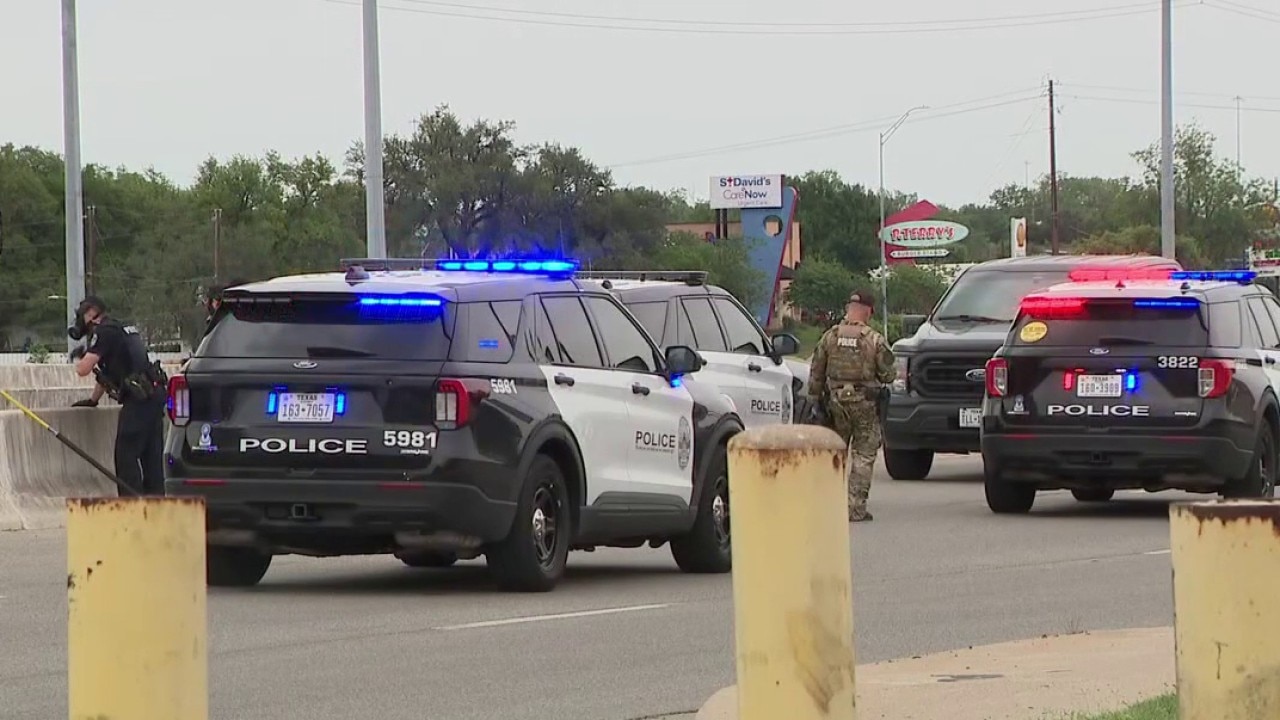 Man throws objects at cars in Austin
