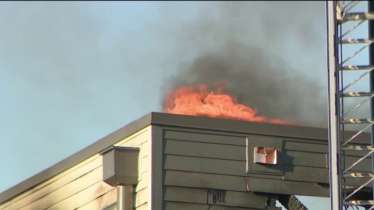 Chamblee apartment building catches fire