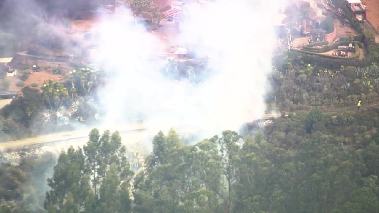 Firefighters battle East Bay hills fire near homes