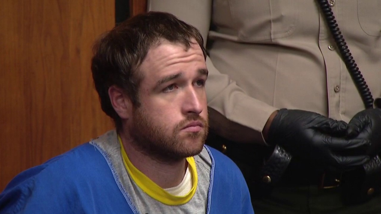 Man to enter plea in killing of 3 people in Pomona crash