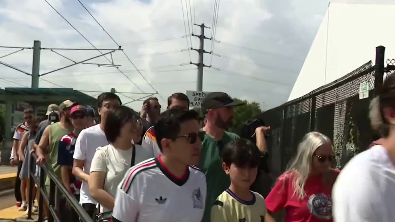 METRO bus seeing crowds at Houston Stadium