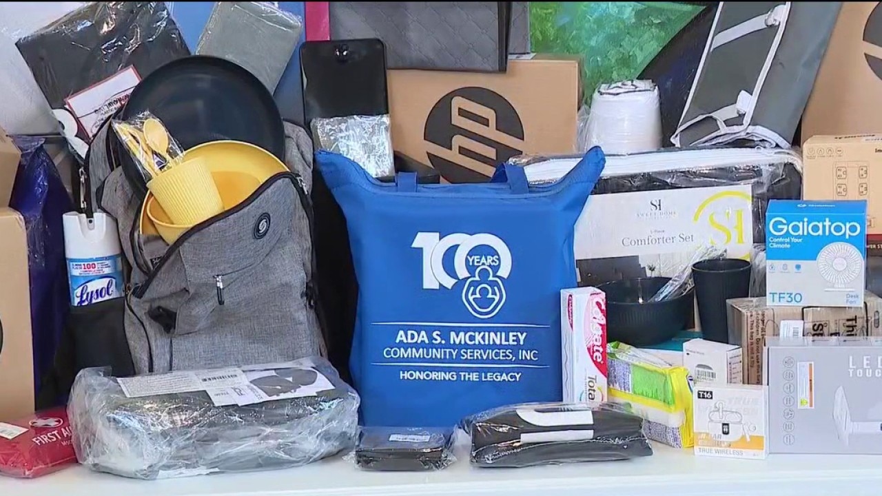 Chicago students get free supplies before heading to college