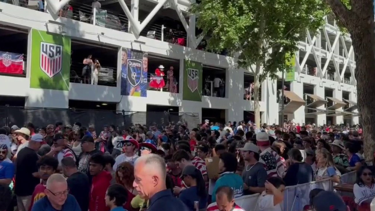 20,000 USMNT fans take over San Pedro square