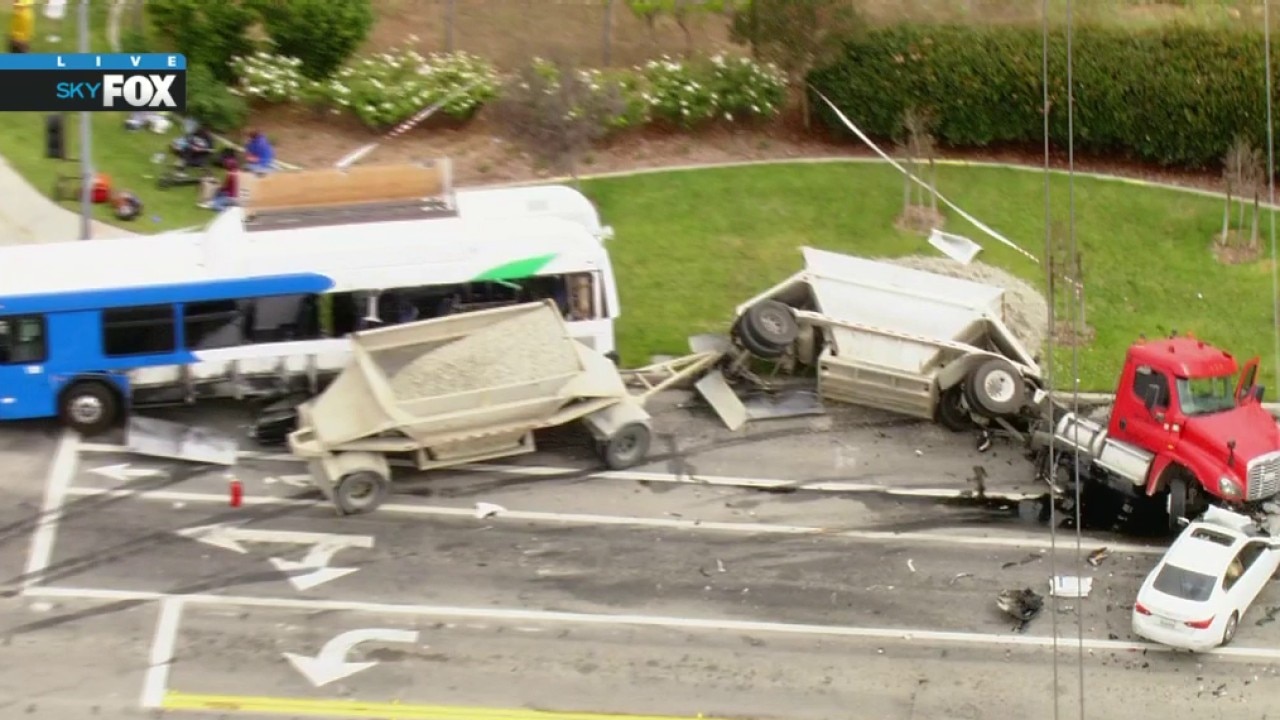 Multiple people injured in Santa Clarita bus crash