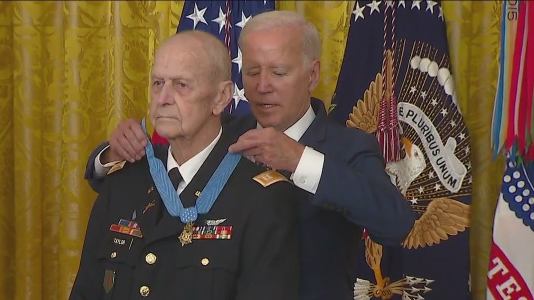 Vietnam War hero receives Medal of Honor