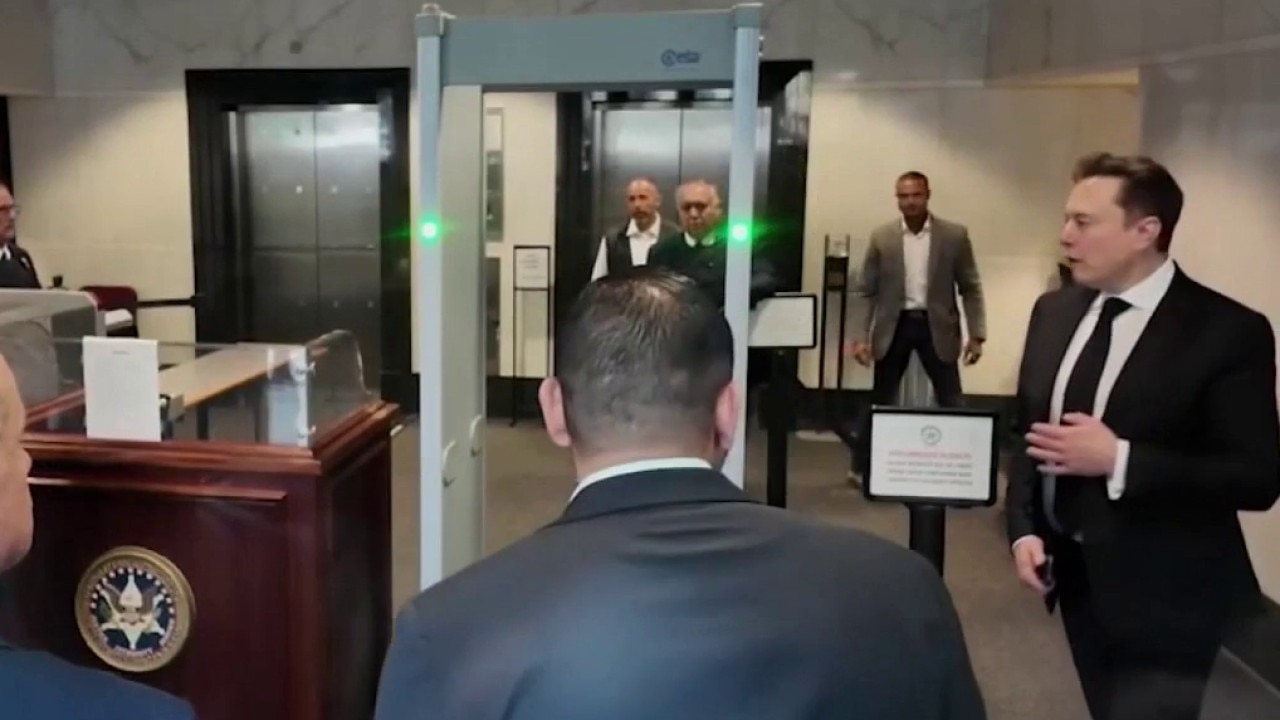 Musk takes stand in lawsuit against Sam Altman and OpenAI 