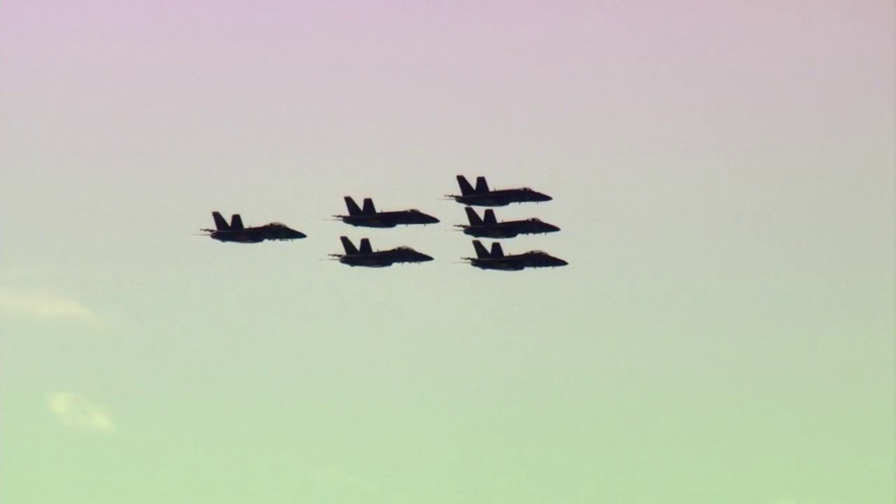 Blue Angels soar over San Francisco Bay despite fog