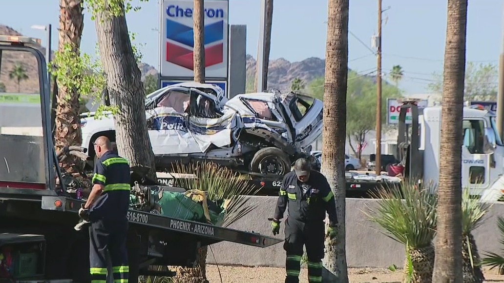 Phoenix police officer dies in crash with red-light runner | FOX 10 Phoenix