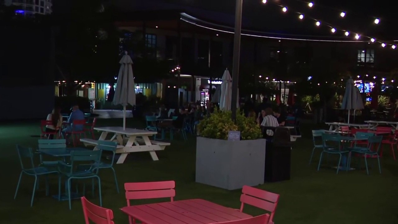 Rays fans clear out of Sparkman Wharf before Game 3 ends
