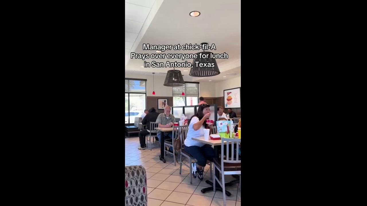 San Antonio Chick-fil-A manager prays for diners
