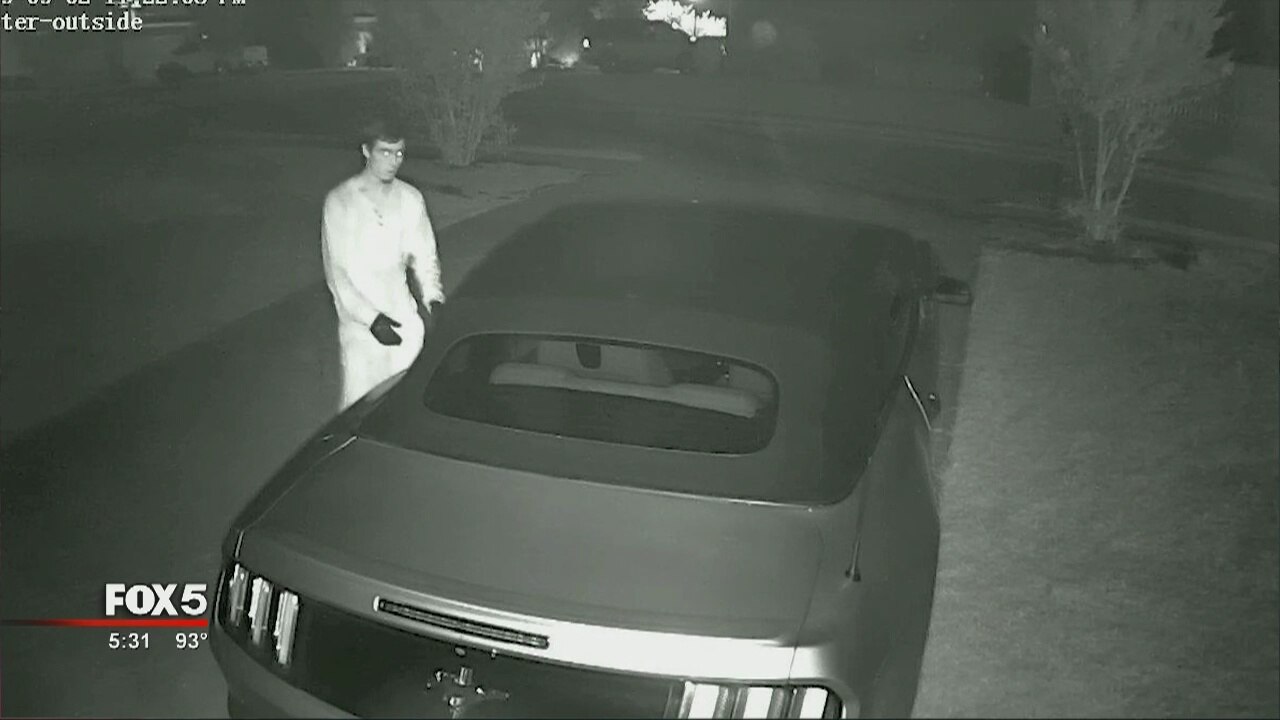 Flowery Branch police seek suspect