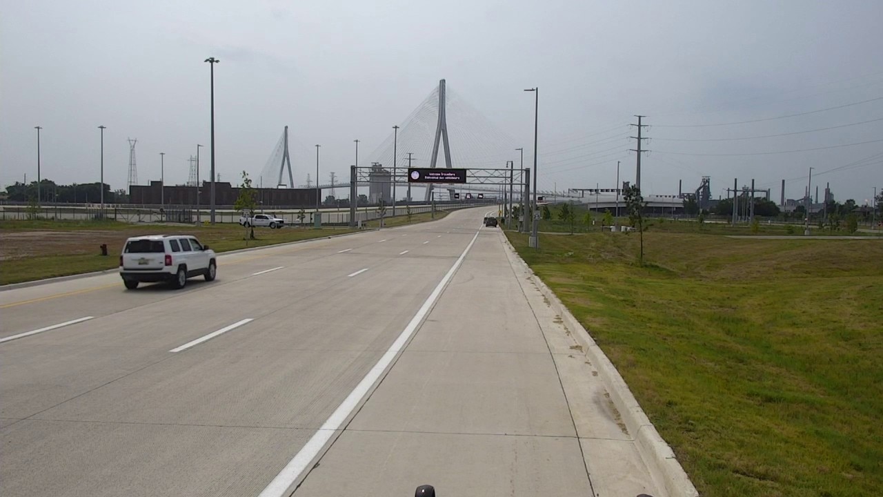 First vehicles cross new Gordie Howe International Bridge