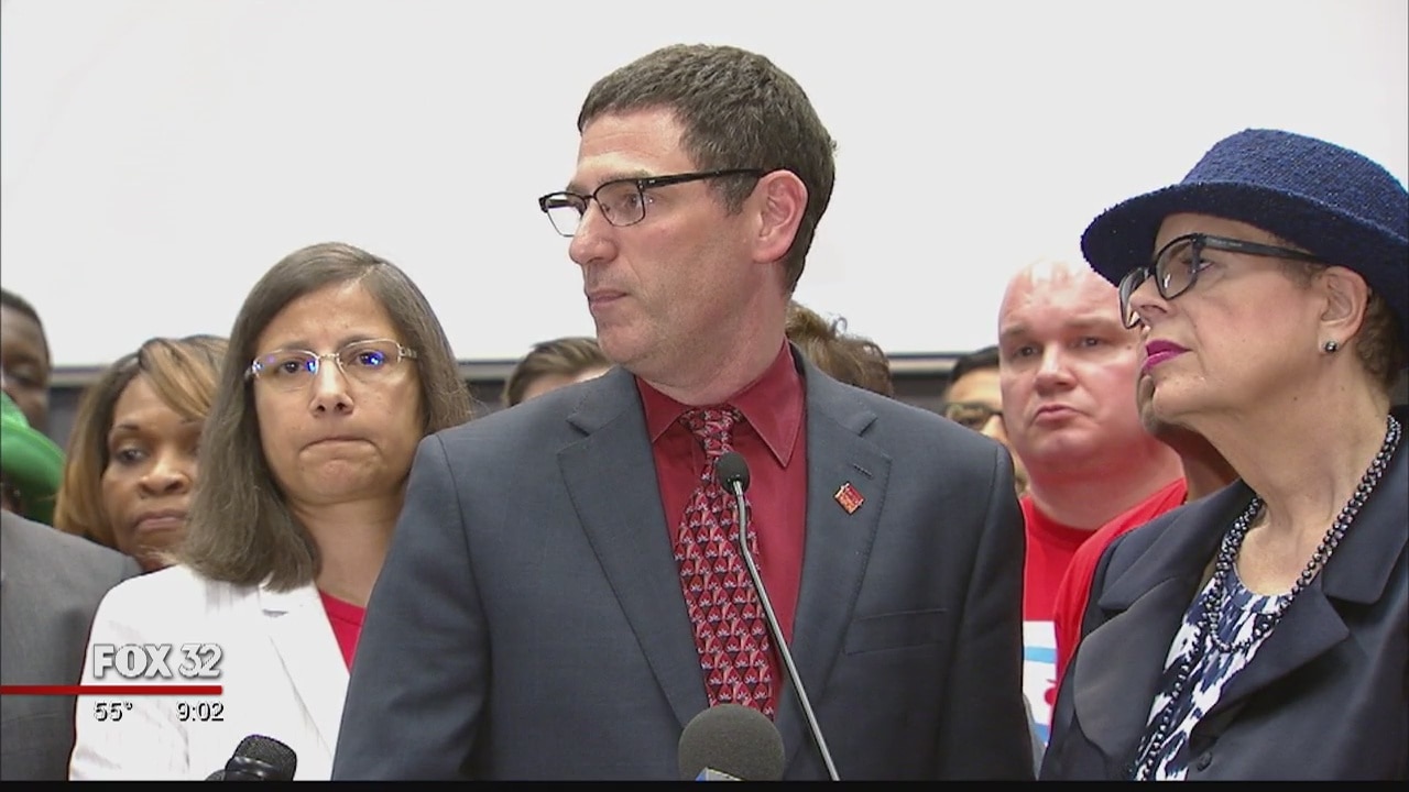 Chicago teachers set Oct. 11 strike date if deal not reached