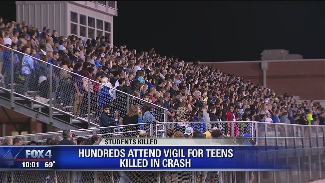 Hundreds attend vigil for teens killed in Lavon crash | FOX 4 Dallas ...