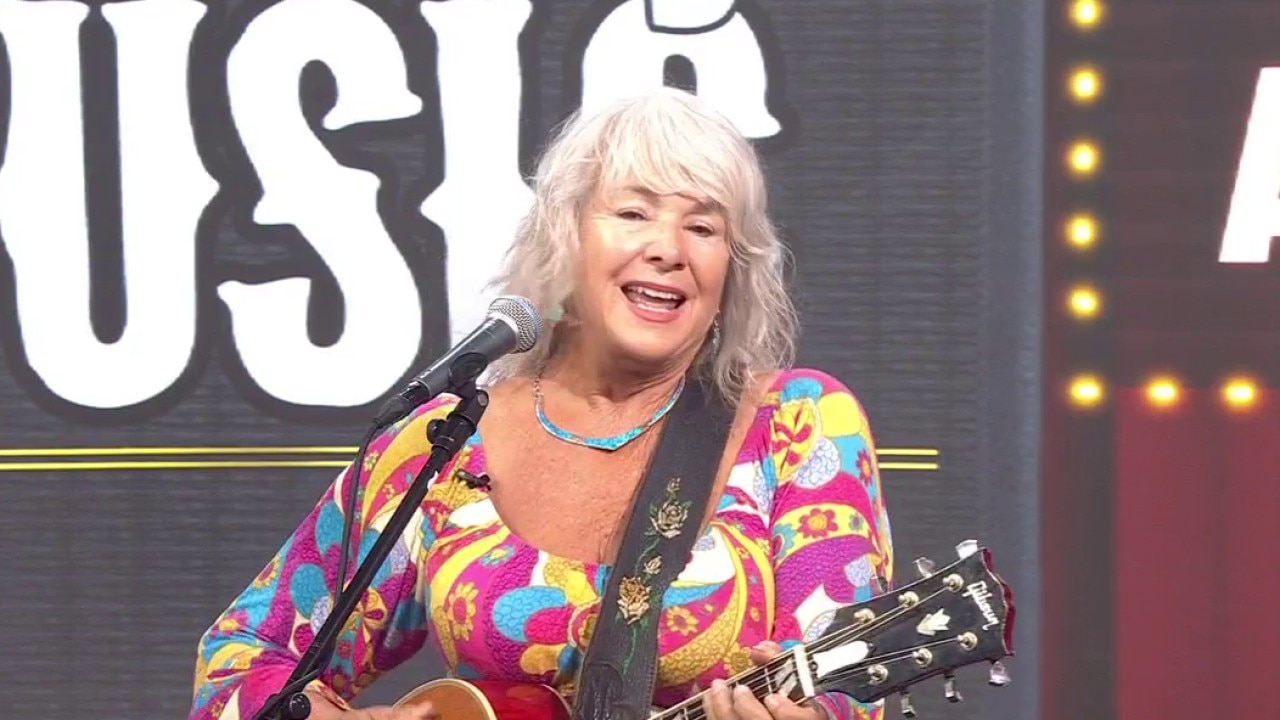 Leeann Atherton performs in FOX 7 Austin studios