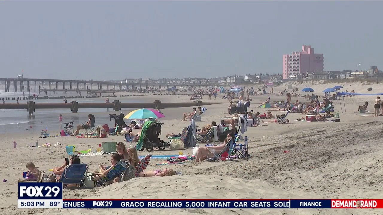 Warm April weather fills Ocean City boardwalk