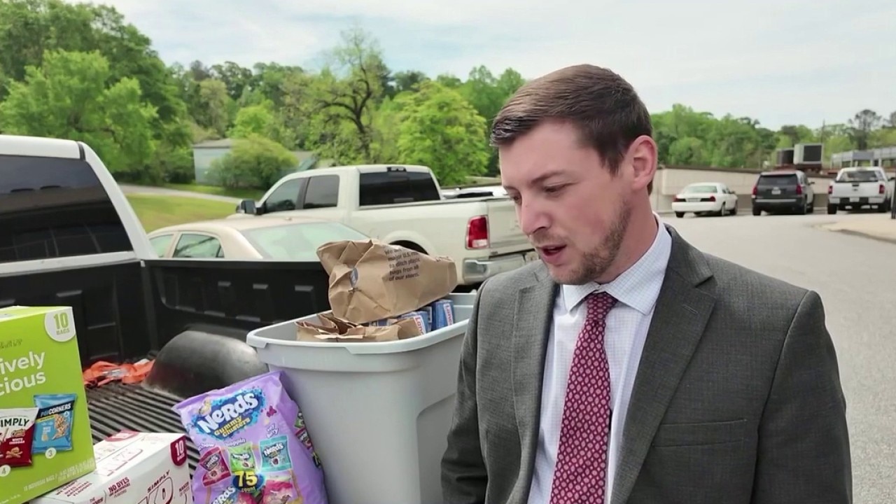 Coweta veterans make care packages for deployed troops