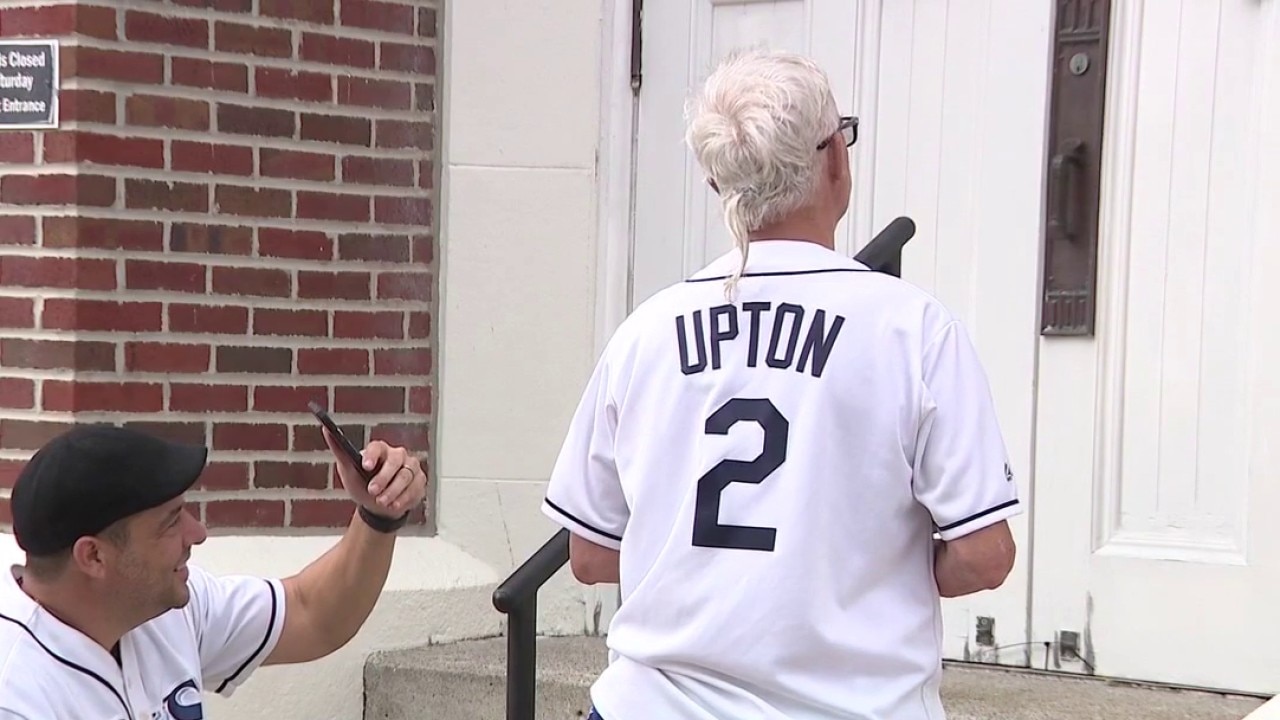 Fan turns to prayer to get Rays a win
