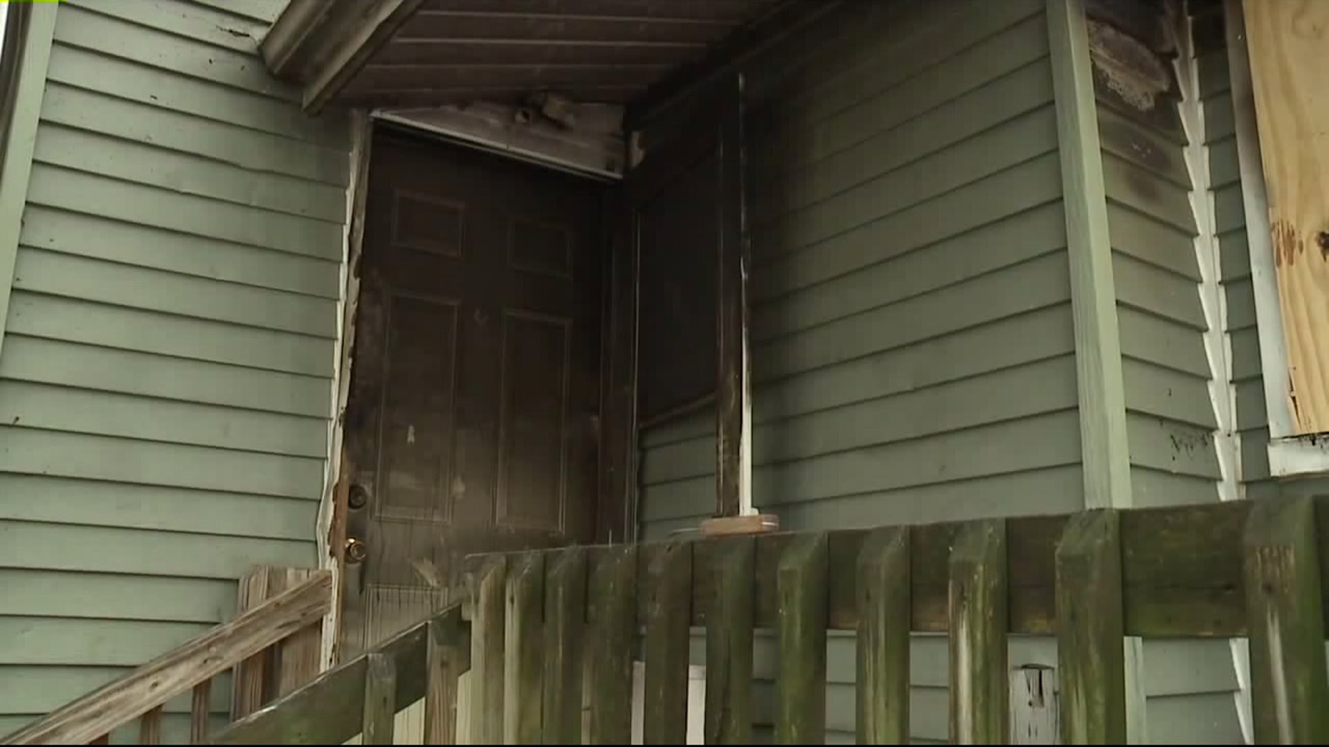 Teen accused of holding victims at knifepoint