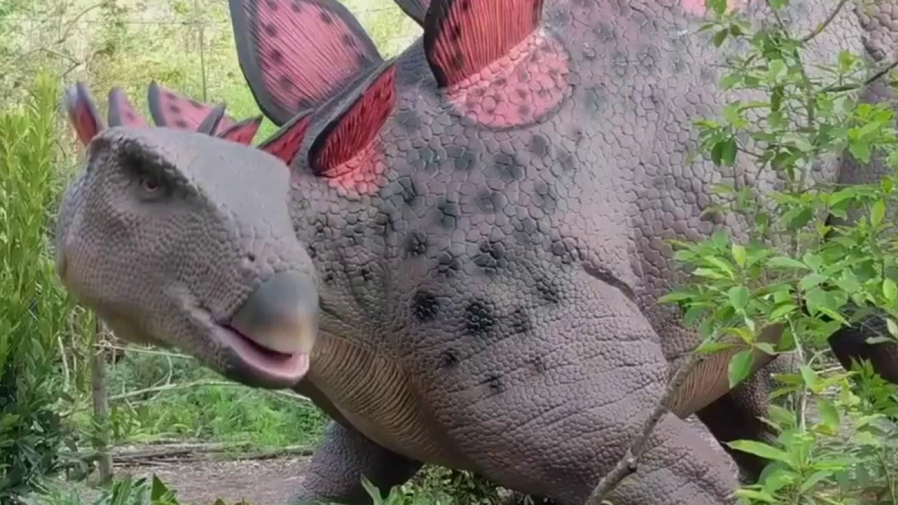 Immersive dinosaur exhibit unveiled at San Francisco Zoo