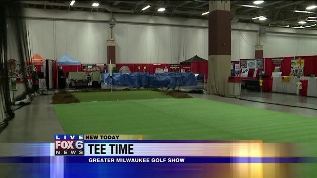 Julie Collins tries our chipping at the Greater Milwaukee Golf Show