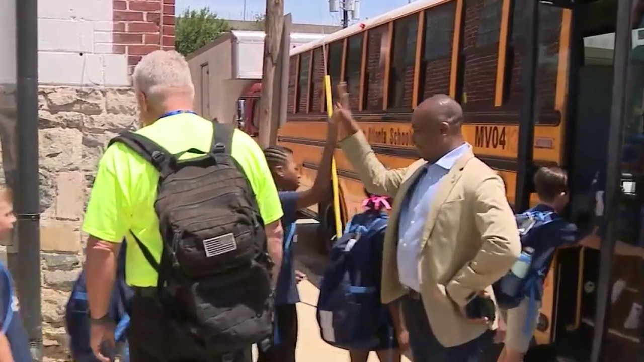 Atlanta kids escort World Cup soccer players