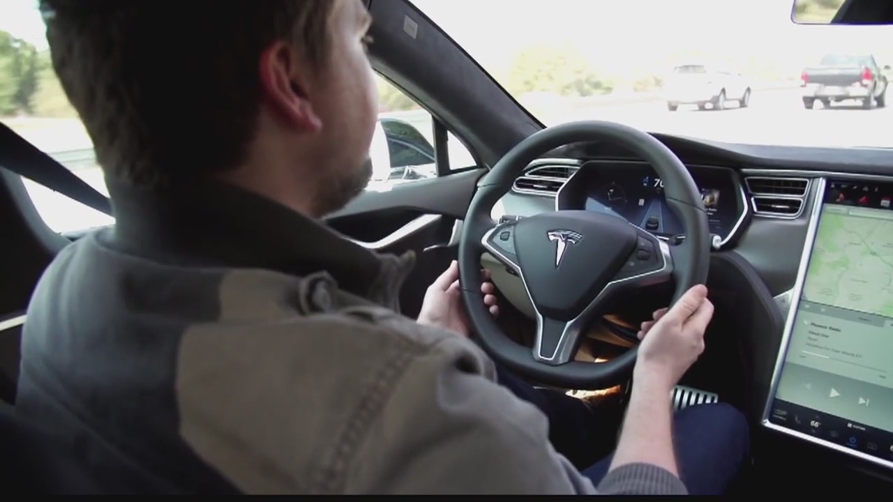 Tesla's autopilot lets cars drive, change lanes themselves