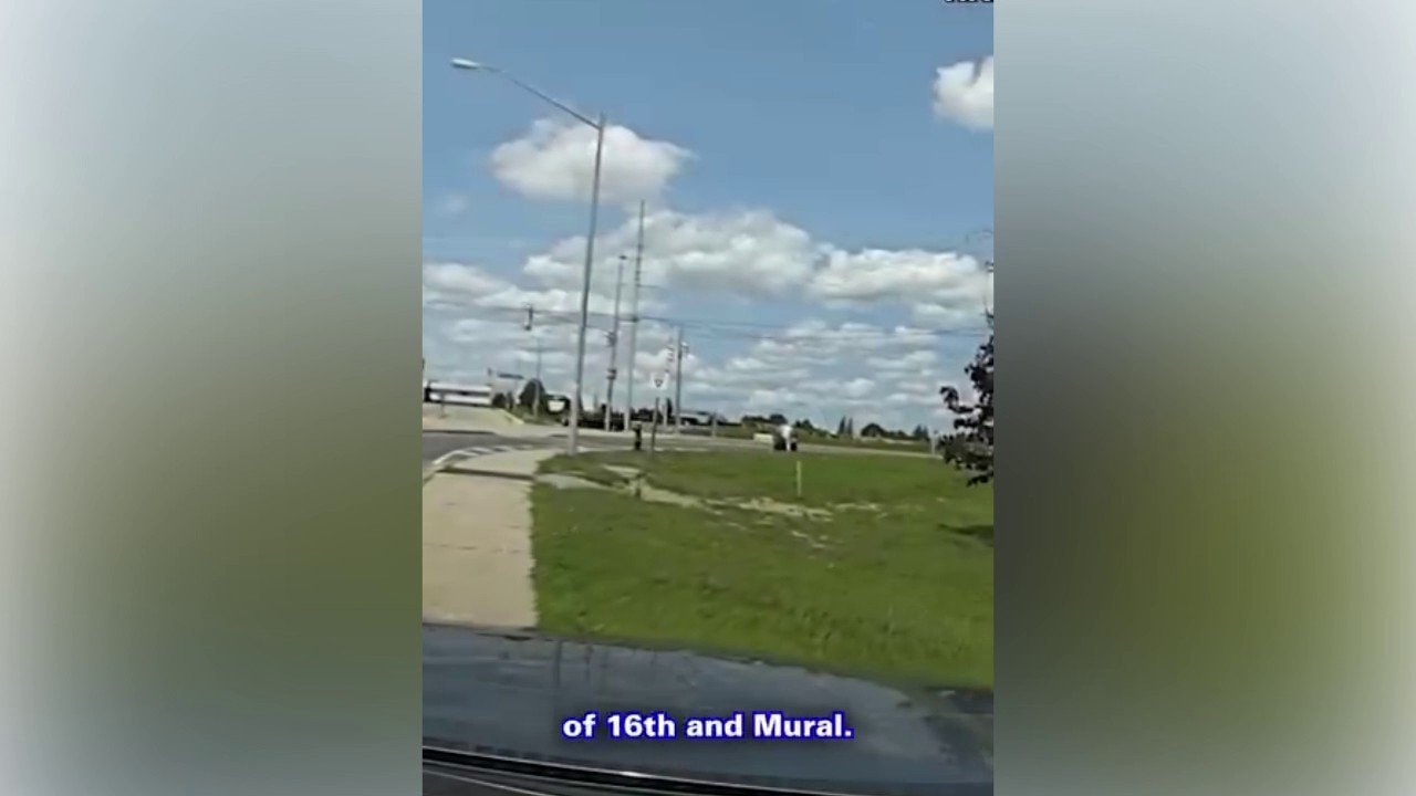 Officer tackles fleeing suspect