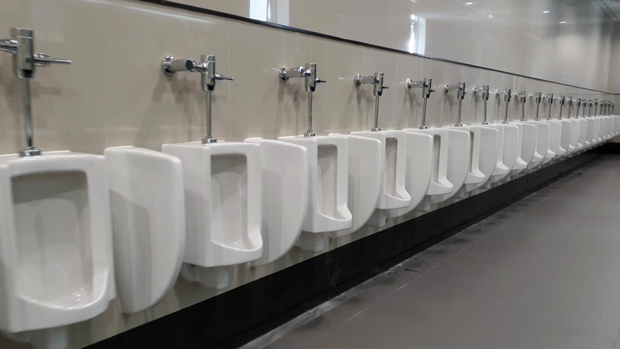 Honolulu police officers forced homeless man to lick urinal, lawsuit claims