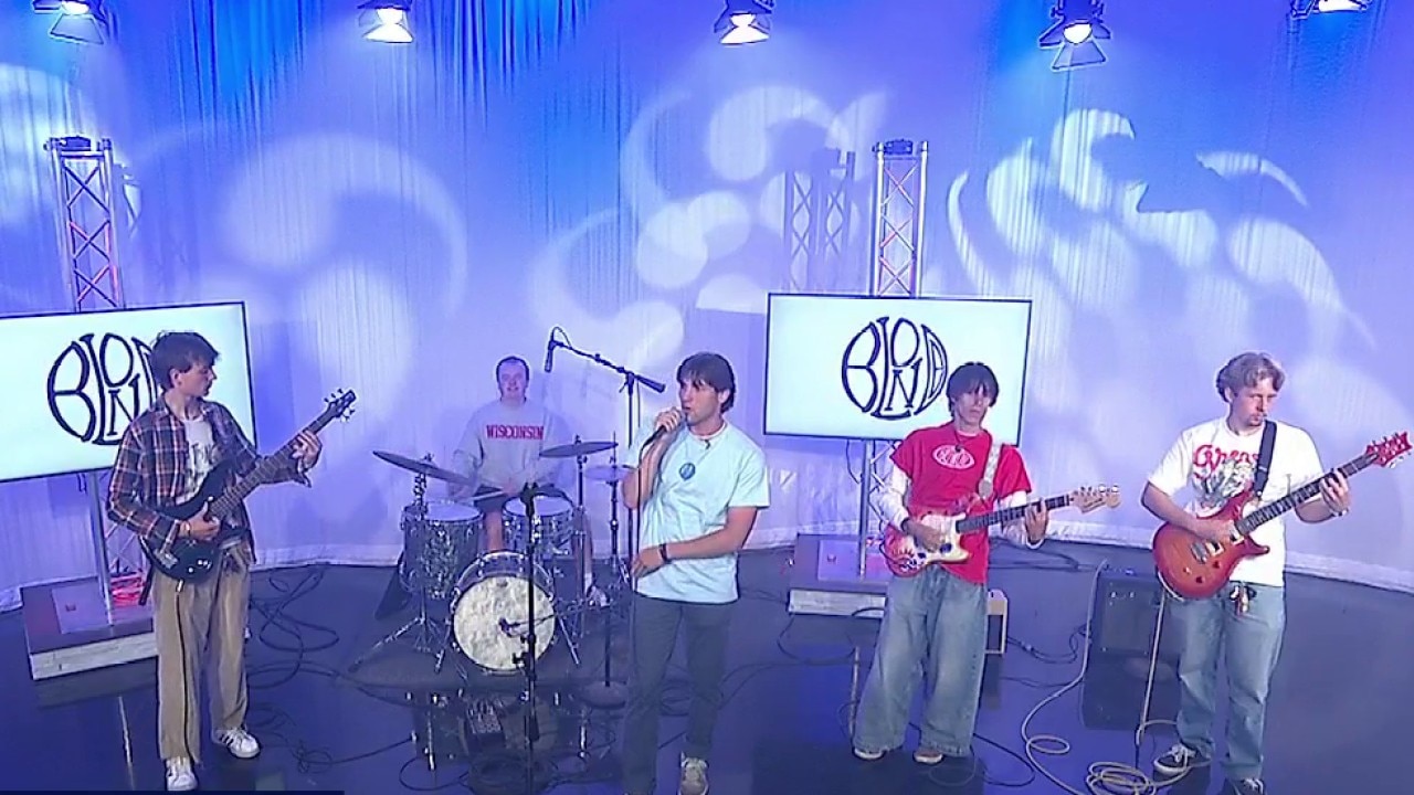 The band Blonde performs song off debut album 'Jackson Park'