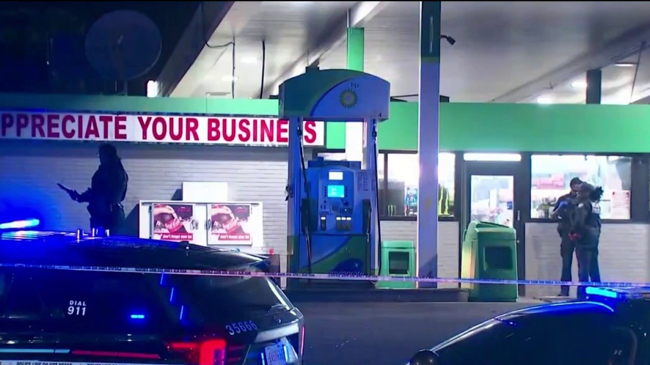 Food delivery killed at SW Atlanta gas station