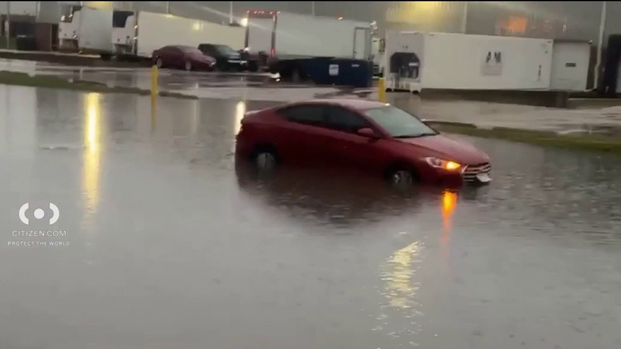 Heavy rain raises flash flooding concerns across Chicago area