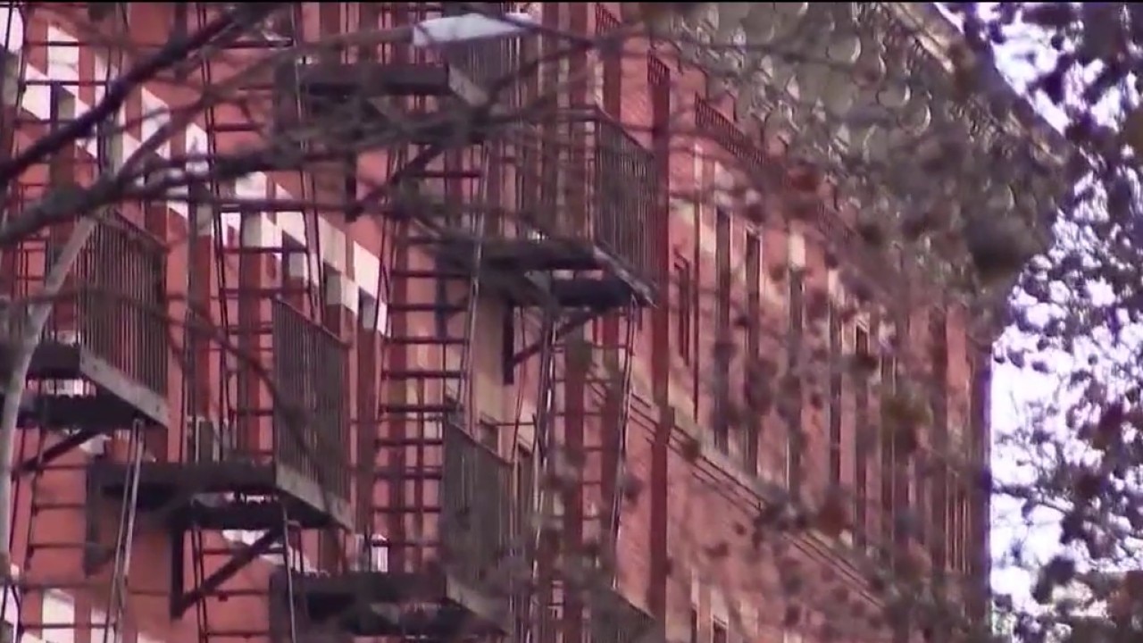 Chicago leaders consider competing renters rights proposals