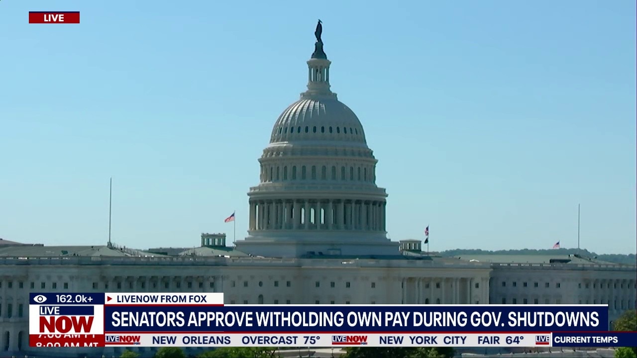 Senators approve withholding own pay during shutdowns