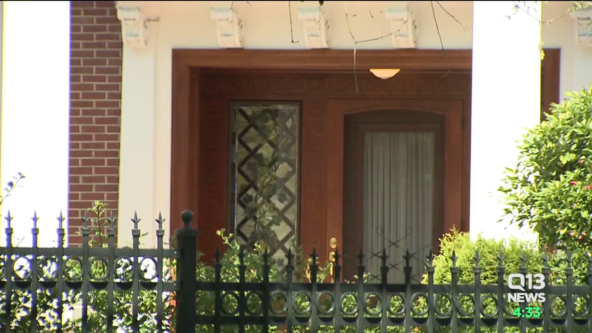 Dispute over Russian flag over closed consulate in Seattle