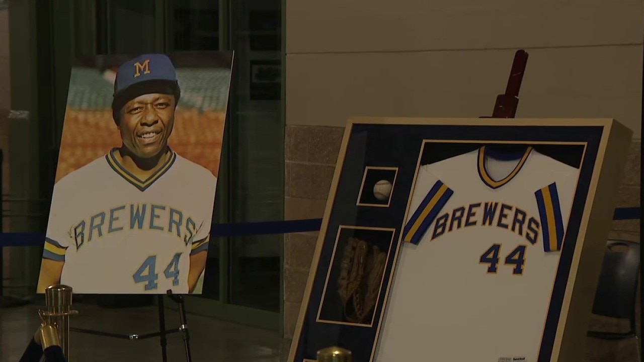 Brewers celebrate Aaron with mural, tribute