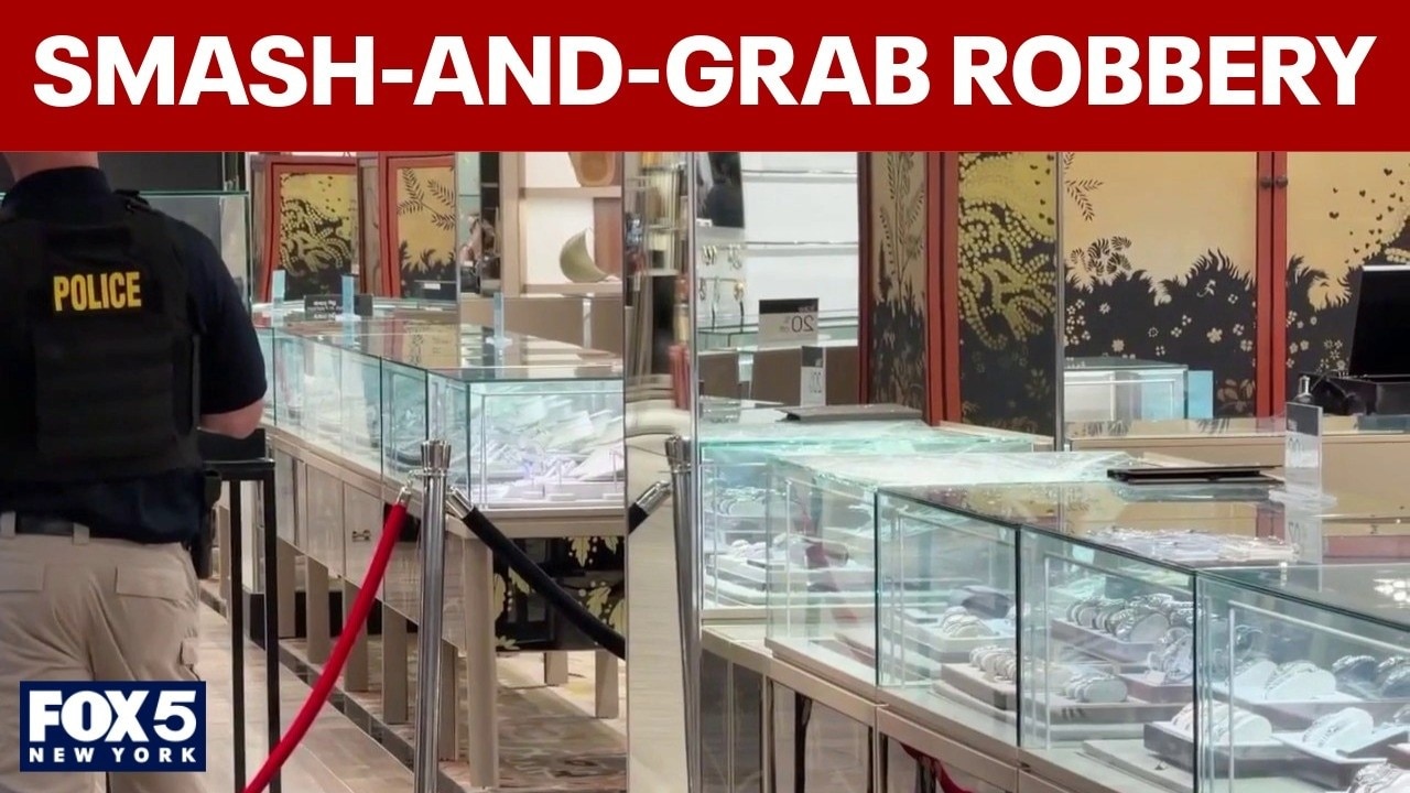 Smash-and-grab robbery at NJ mall