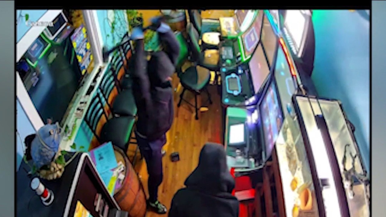 Video shows smash-and-grab in Blue Island restaurant