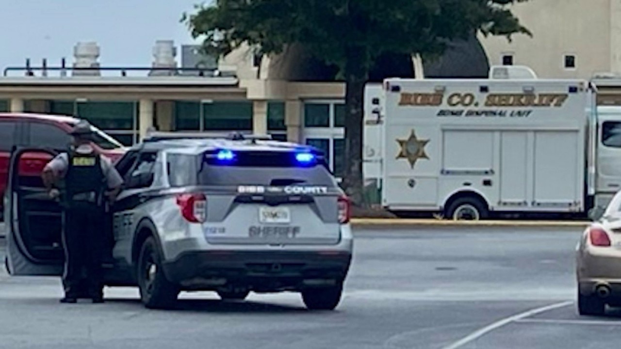 Macon airport reopens after bomb scare at campaign stop