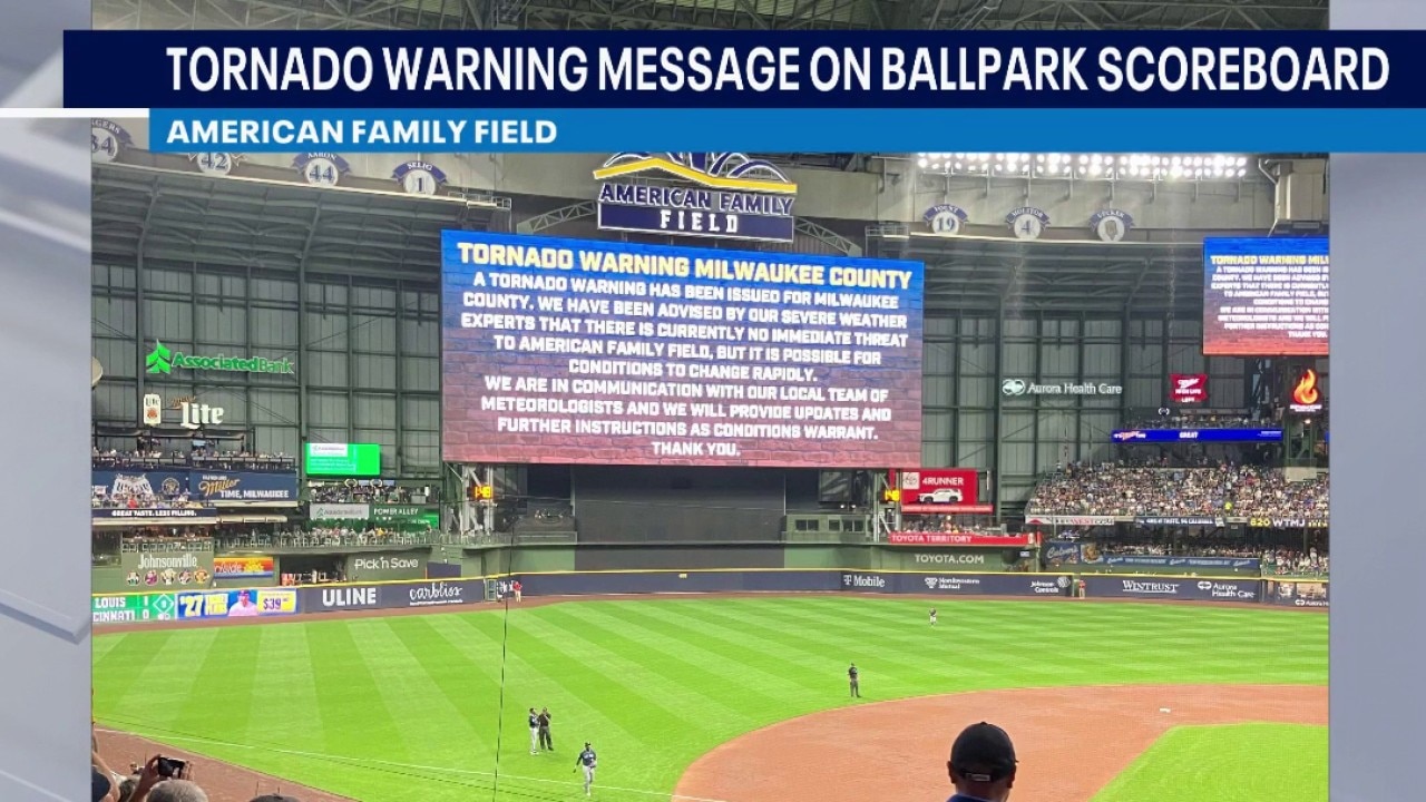 Brewers play through the tornado-warned storm