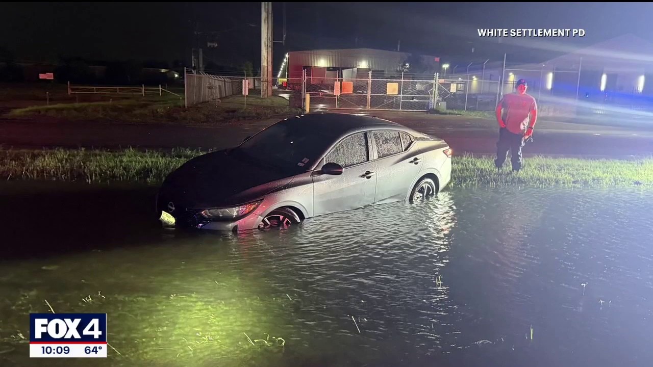 White Settlement Police save mother, children from flood