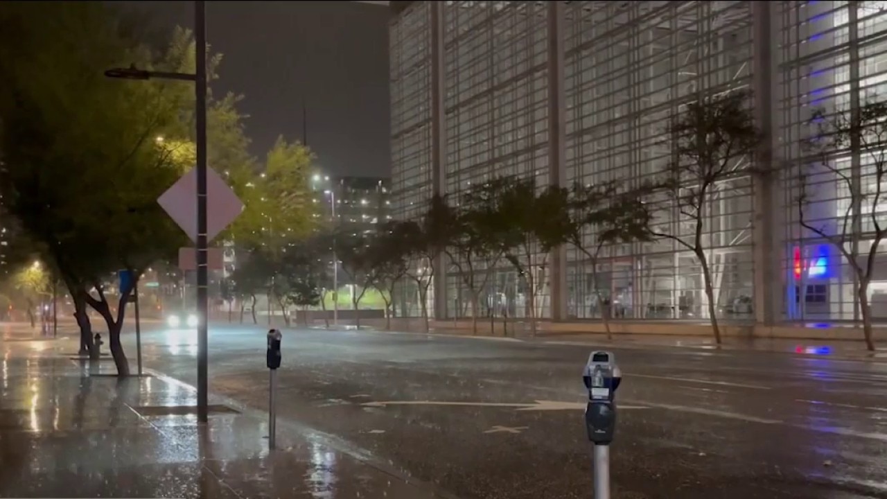 Sunday night monsoon storm moves through Phoenix