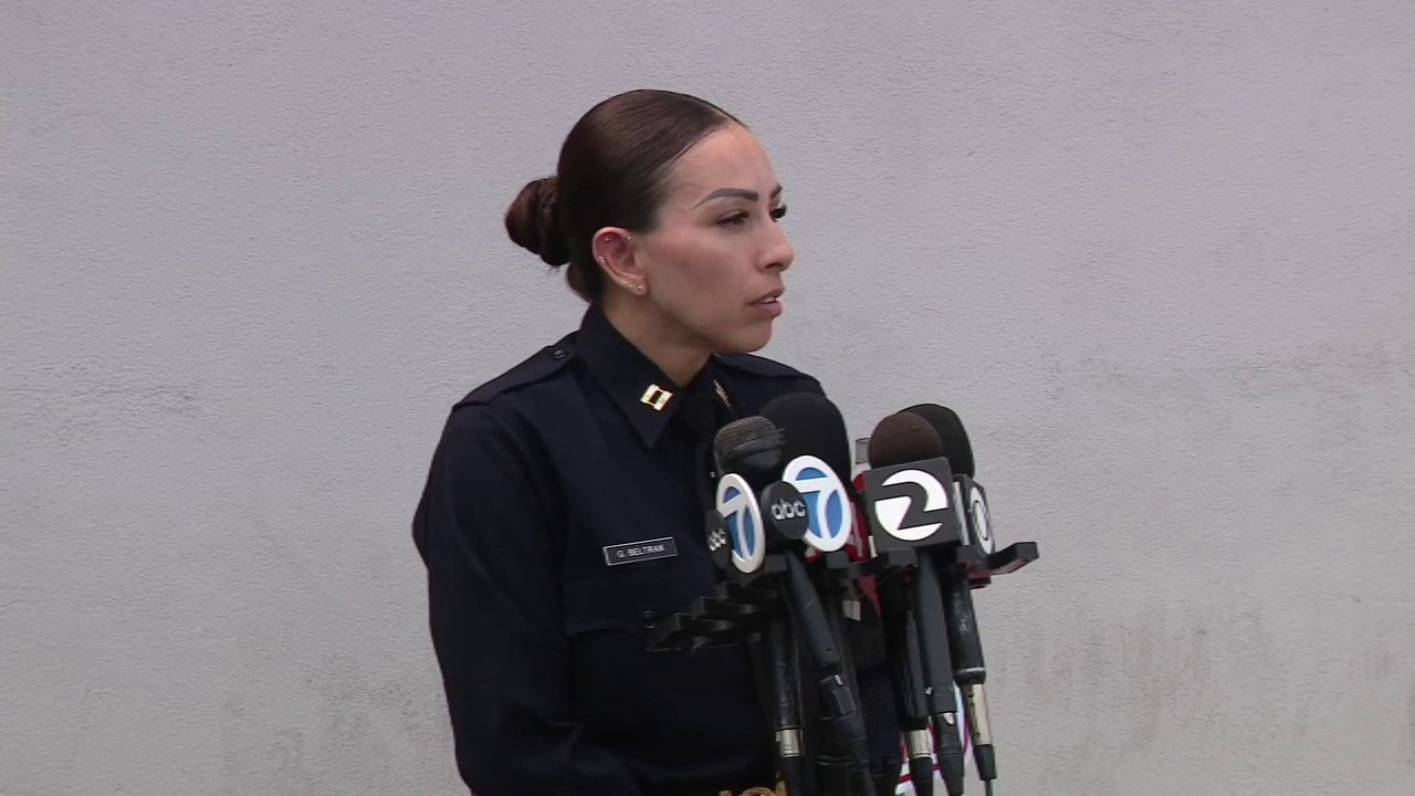 Oakland stabbing spree appears random, police say
